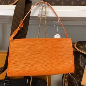 NWOT Louis Vuitton Mandarin Epi Pouchette